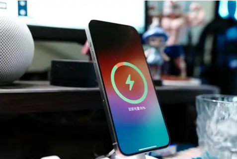 韩城苹果15换屏服务分享用什么充电器给iPhone15充电更好 